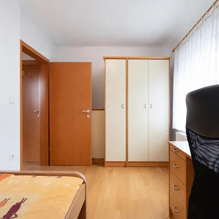 Private Rooms Kranj Orchid And Skylight 크란