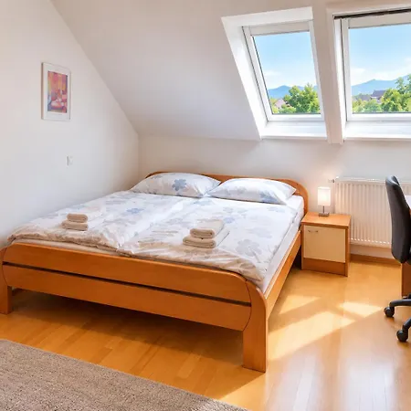 홈스테이 Private Rooms Kranj Orchid And Skylight 크란