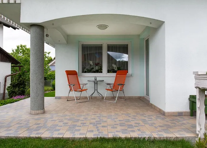 Orchid For 2, Skylight For 2 Homestay *